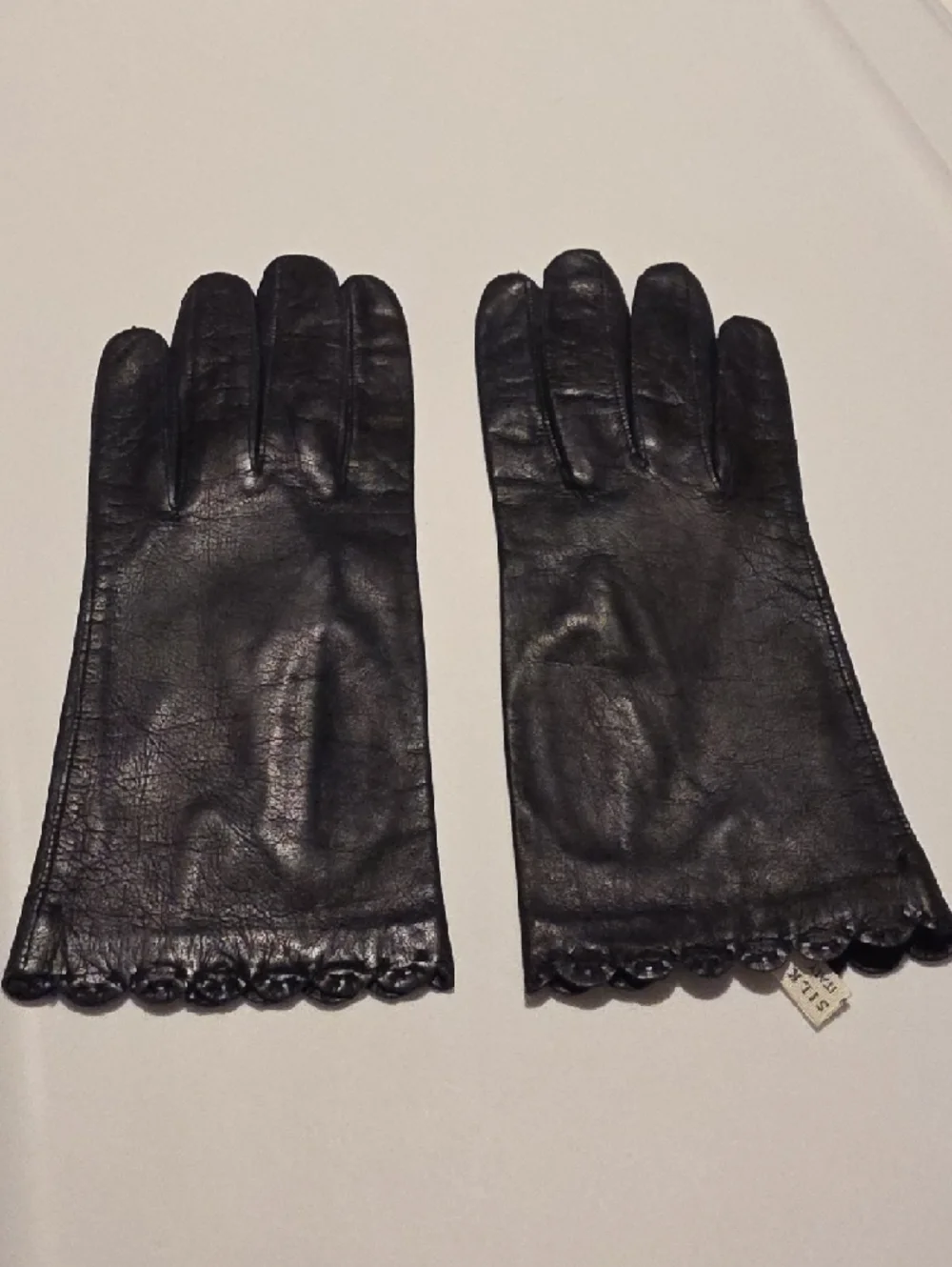 Black Leather Gloves with Scalloped Edge